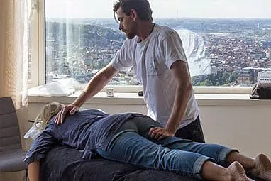 Thaï yoga massage sur table